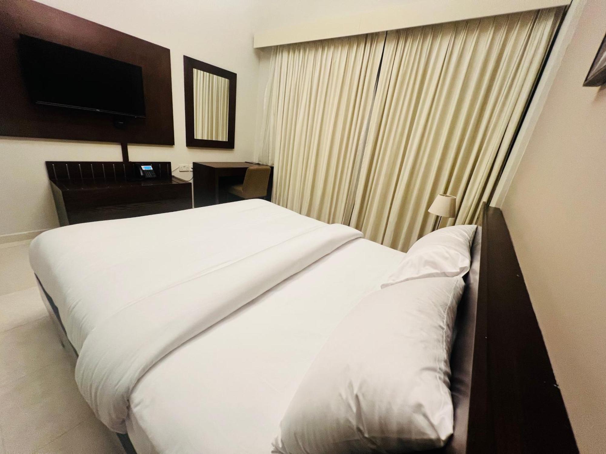 Alraef Luxury Apartments ดูไบ ภายนอก รูปภาพ